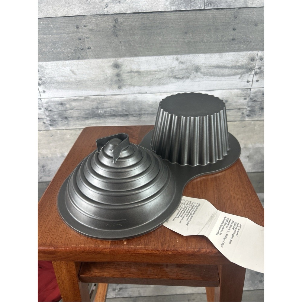WILTON Jumbo 3D Cupcake Pan, carbon steel, mint condition